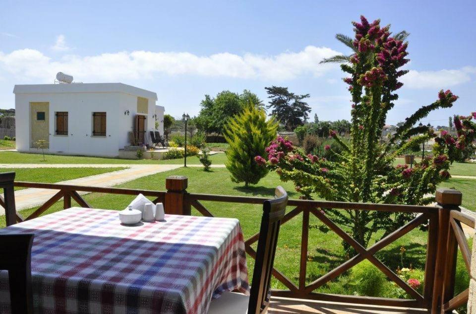 Villa Lembos Hotel Karpaz Rizokarpaso Экстерьер фото